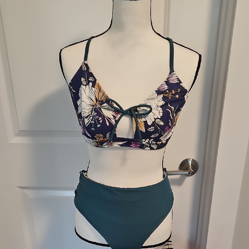 Cupshe Navy Floral Bikini with Gold and White Accents - Picture 4 of 12